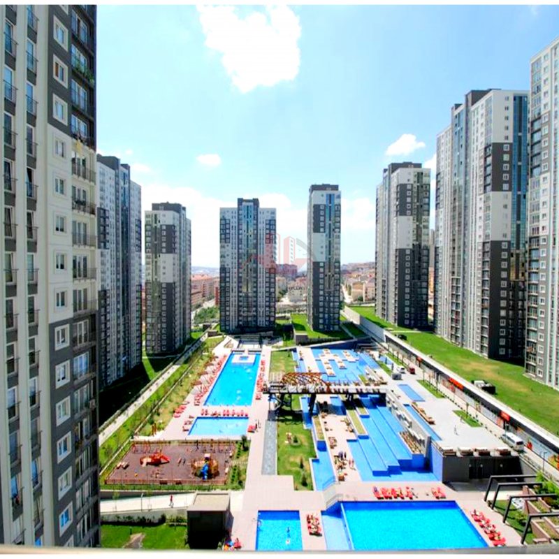 BEYLİKDÜZÜ'NDE METROBÜSE YÜRÜME  MESAFESİNDE  3+1 FULL+FULL SİTEDE SATILIK  HAVUZ MANZARALI  DAİRE ..